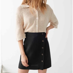 &OtherStories kjol - Svart linnekjol från &other stories. Helt oanvänd. Köparen står för frakt