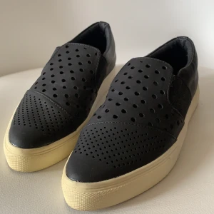 Vero Moda sneakers. - Säljer mina fina sneakers från Vero Moda. Använd enstaka ggr. Köparen står för frakten.