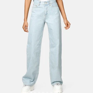 Junkyard jeans - Slutsålda junkyard jeans, storlek 24. Aldrig använda. För långa för mig som är 162cm. Budet är på 300kr just nu