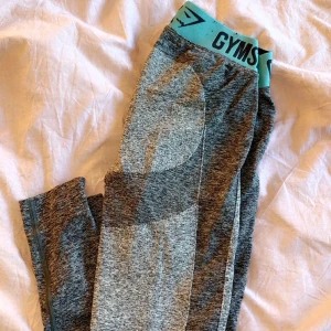 Gymshark tights - Säljer mina gymshark tights eftersom jag knappt använder dom Använda väldigt fåtal gånger Storlek XS men passar S Buda från 250