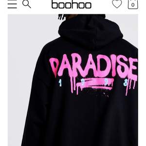 Funderar på att sälja min absolut favorit hoodie, slutsåld på boohoos hemsida! Buda från 250 kr✨ perfekt skick, INGA fläckar osv💓😊 frakt tillkommer OBS säljer endast vid bra bud!! BUDET JUST NU: 430
