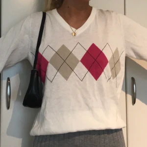 Fin tröja  - Köpt second hand. Storleken motsvarar en medium