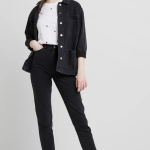 Dr. Denim jeans - Jeans med jättebra kvalité. Endast använd en gång. Säljer pga för små för mig. Nypris 599:-. Gratis frakt.