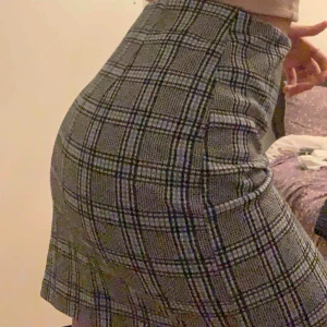  - kjol för 50 då nypris är 200, väldigt skön o fin!! använd max 1-2 gånger!! köparen står för frakten(: