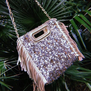 Maje väska - Så himla fin maje väska som kanppt kommit till användning tyvärr. Är i den lilla modellen. Man kan använda den både som glittrig (som på bilden) eller vända på den ha den guldig. 💕💕