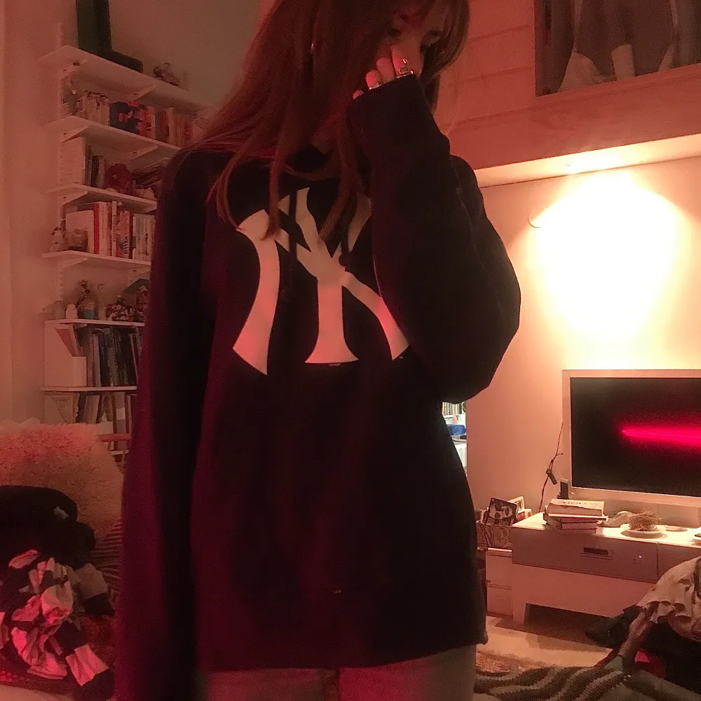 Asfet Yankees hoodie, lite 90s vibes⭐️👀. . Hoodies.