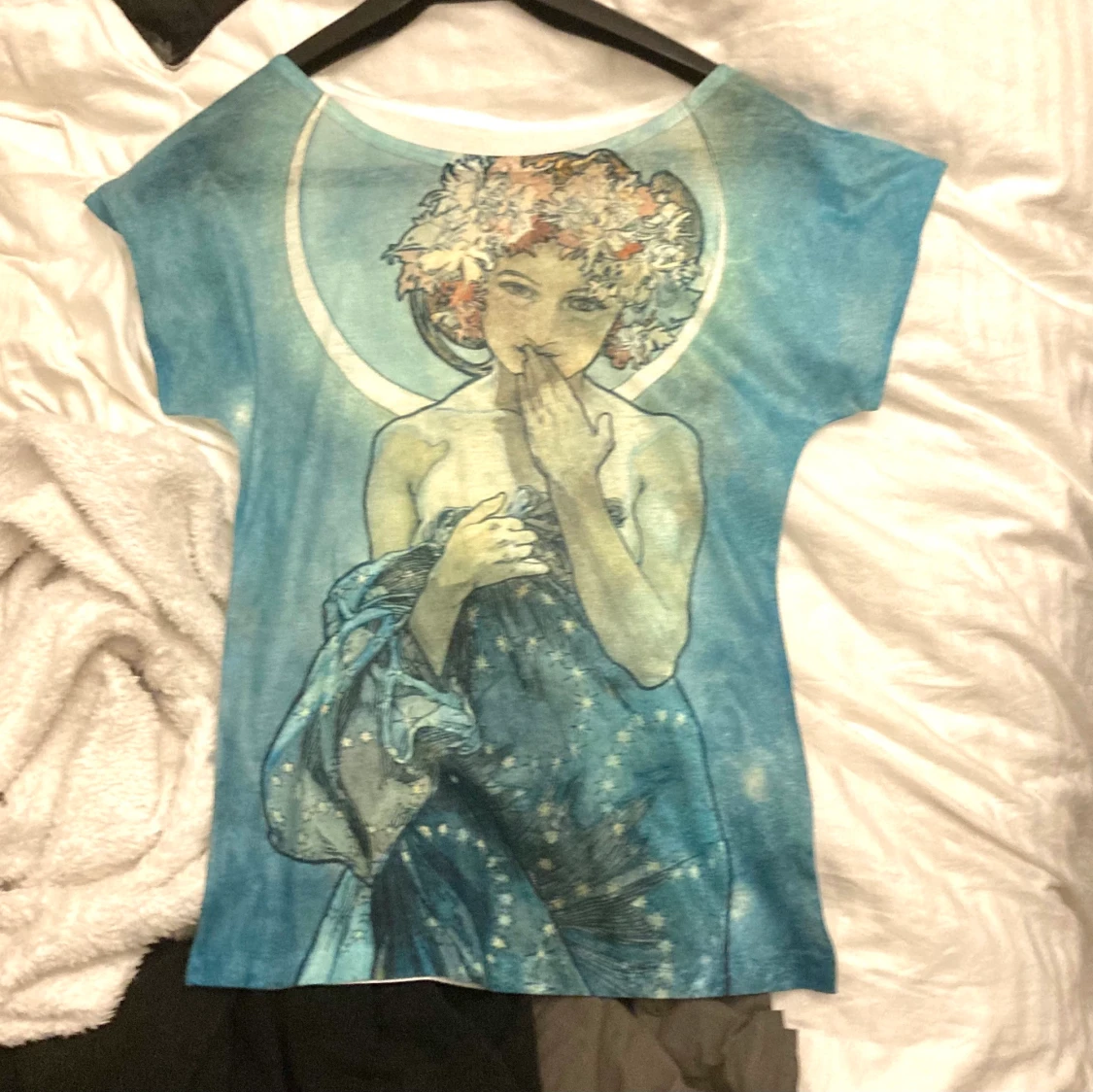 T-shirt med motiv 🧚🏻🪐💫