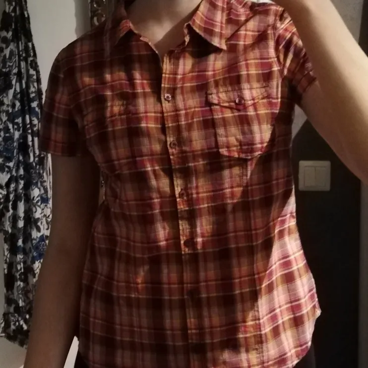 Ännu en blus-flanellskjorta :) Härlig att ha på sommaren. Passar perfekt på mig M/L. Blusar.