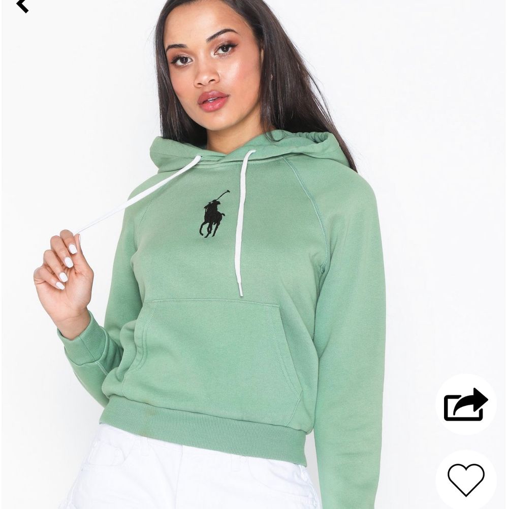Säljer min älskade Ralph lauren hoodie köpt från Nelly pga har växt ur den. Super fin ljusgrön färg. Använd några gånger men i super skick! Nypris 1195 kronor och är slutsåld. Säljer min för 500 kronor + frakt! 🥰🥰 💫 priset kan absolut sänkas vid en trevlig och snabb affär!. Tröjor & Koftor.