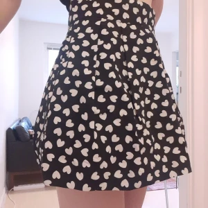 Mönstrad kjol - Fin kort kjol