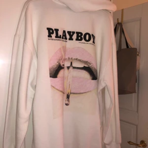Playboyxmissguided hoodie  - Oversized hoodie, stl 34! Säljes för att den inte kommer till användning. Buda i kommentarerna ✨ Från 250kr 