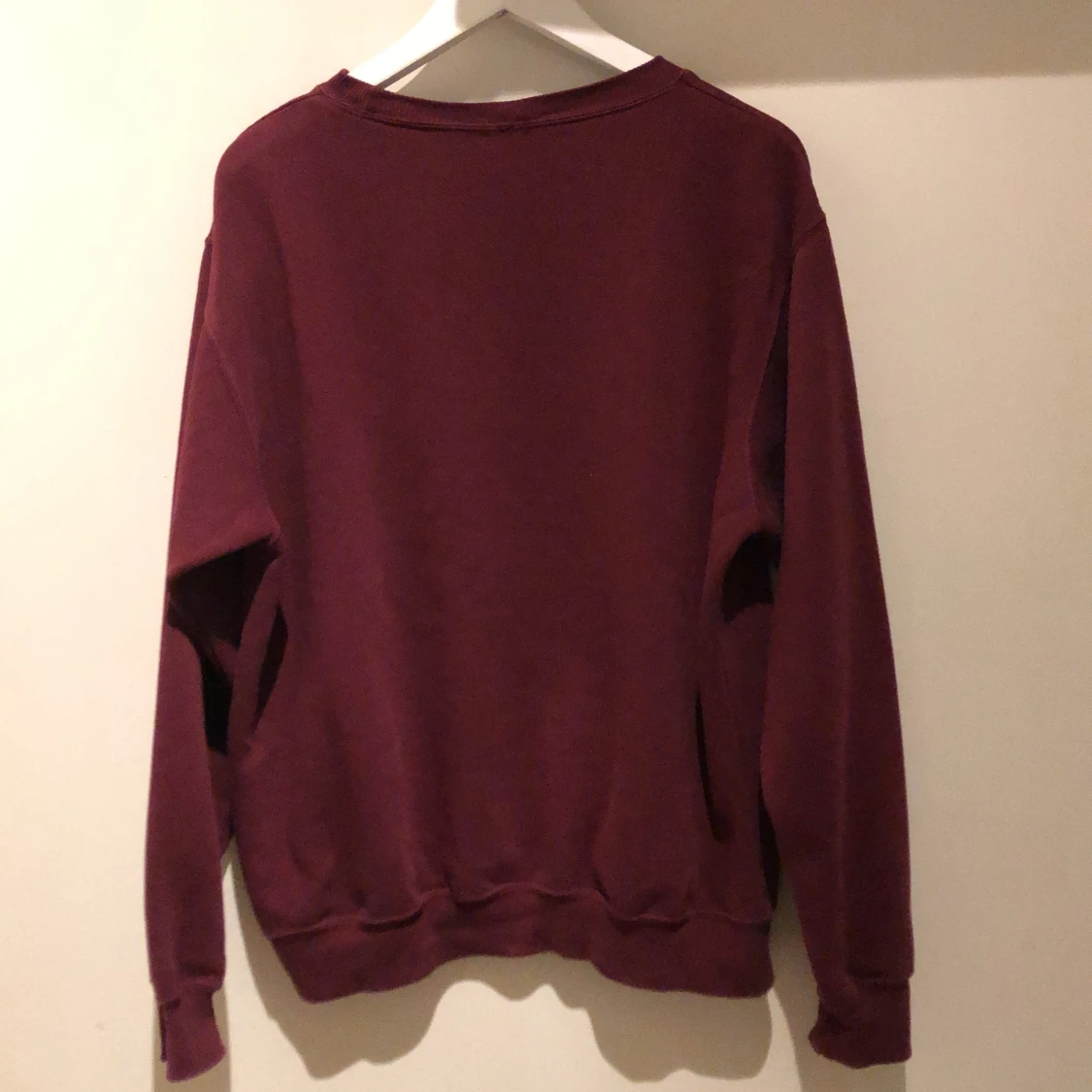 Vinröd collegetröja - 90