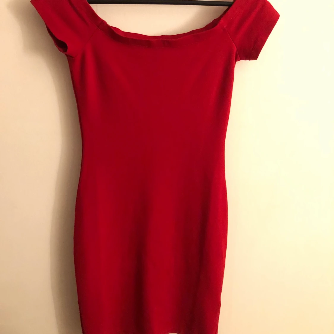 Röd klänning från Bik Bok.  - 90