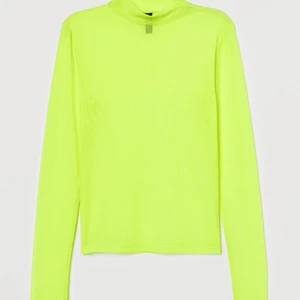 Neongrön polo topp - En fin neongrön polo topp i ett mesh material från hm, säljs inte längre💗