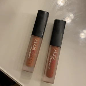 Smink - Har två helt nya  Huda Beauty. Girlfriend och Trendsetter. Säljer båda för 100kr eller en för 55kr.   