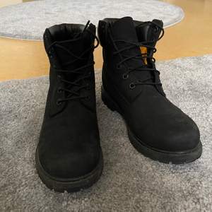 Säljer mina Timberland kängor i storlek 40. De är används endast ett fåtal gånger och är i väldigt gott skick. 