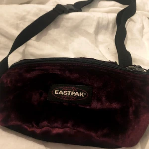 Eastpack magväska - Oanvänd magväska, köpte för 350, säljer för 200