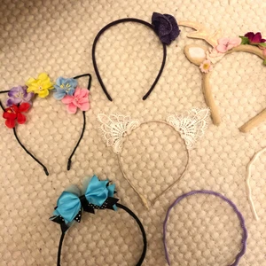 8st Diadem - 8 st diadem, säljer dem 5kr styck eller alla för 30kr💖  Den rosa med öron har tejp längst ner för den gått sönder lite. Frakt på 11kr (om du köper max 6st)🎀