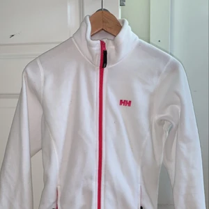 HH fliskofta  - En väldigt varm och skön flis kofta från märket HH, använd ett få tal gånger. Går att frakta! 