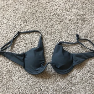 ZAFUL bikini - Säljer min helt oanvända ZAFUL bikini topp som passar dig som har 70/75A! Kan både mötas upp och skicka men köparen står för frakten på 49kr 🦋