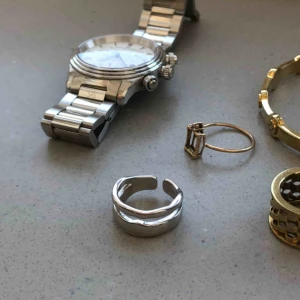  - Oanvänd ring i silver som är justerbar! Frakt ingår 😃