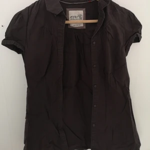 Kortärmad blus - Kortärmad svart blus