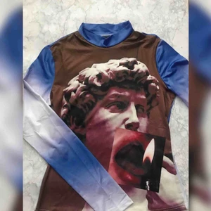  - Supersnygg tröja i storlek M, passar även dem som har storlek S/XS✨✨