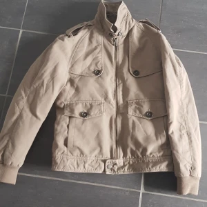 Tiger of sweden jacka - orginal pris är 3500. Köparen står för frakt. Inte använd typ