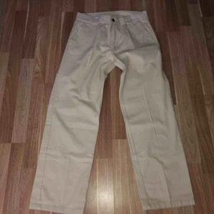  - Säljer ett par junkyard byxor. Använt ett få tal gånger. Kommer inte gå ner i pris, priset är 300kr.