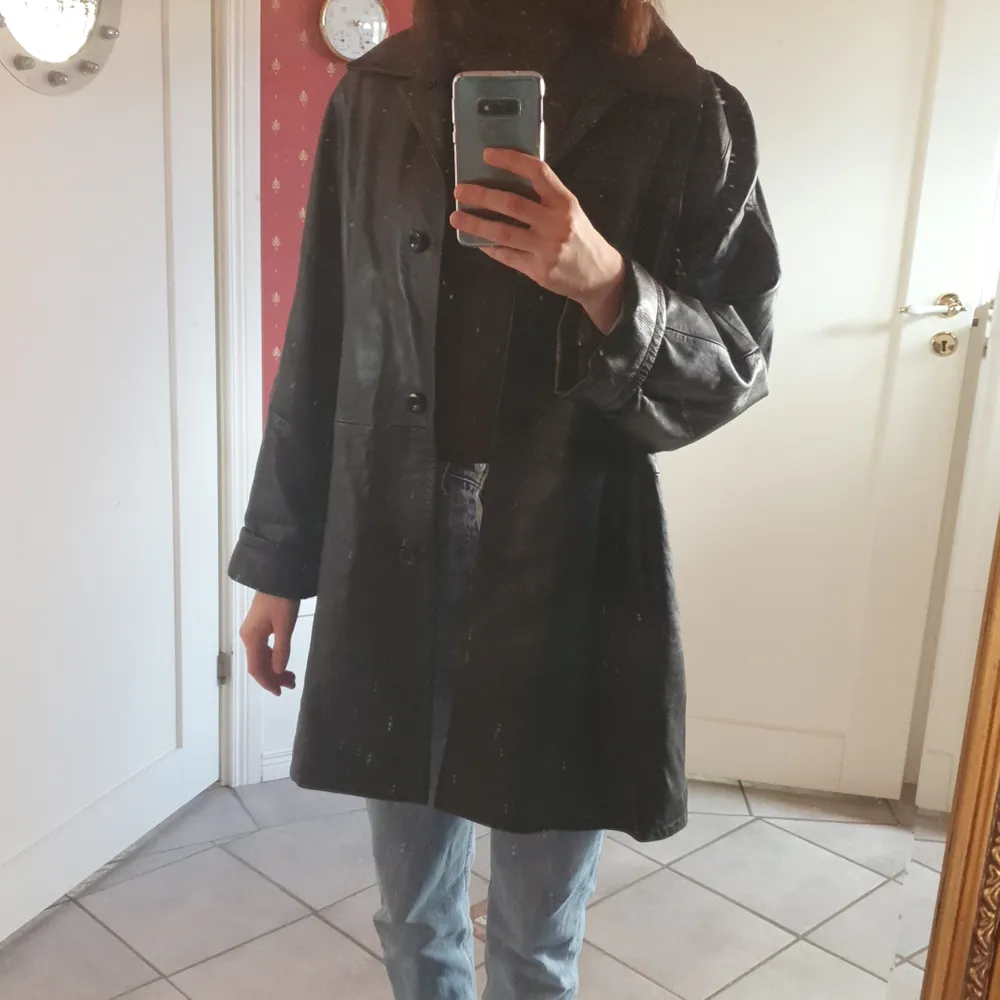 Så mjuk skinnkappa inköpt på second hand. Måste tyvärr sälja den eftersom den sitter lite för oversize på mig. Kommer nog bäst passa någon med storlek M--XL. Jackor.