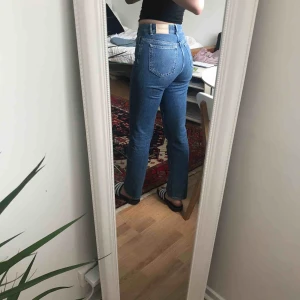  - Raka jeans från Carin Wester. Jag är 170 cm. 