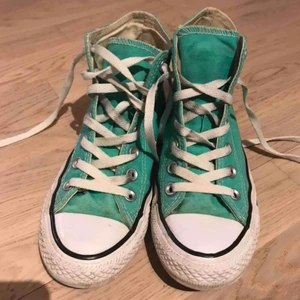  - Converse köpta på humana. Använt skick! Möts upp i Stockholm.💕