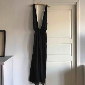  - Handsydd byxdress av min syster, kan knytas i rygg eller vara som den är. Så vacker