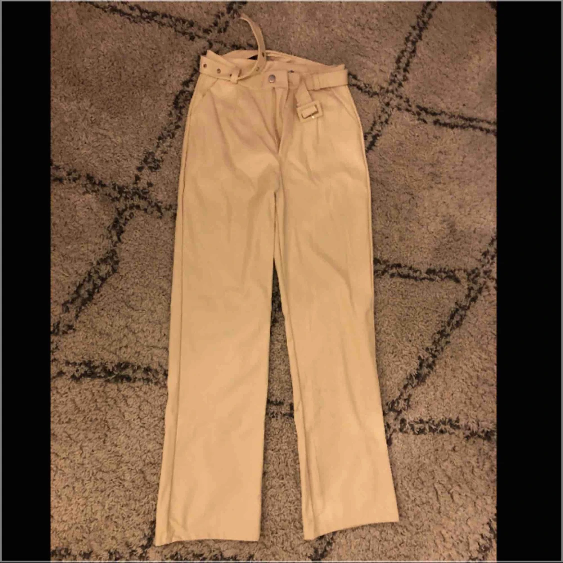 Beige skinn byxor - 91