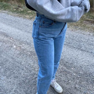  - Momjeans i mycket bra skick. I storlek 36. Knappt använda. Kan frakta men då står köparen för frakt 💕