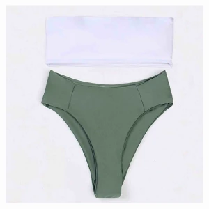  - Bikini överdel och underdel från zaful. Den är för stor för mig så därför använder eller har jag inte använt den. 