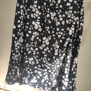 Blouse Black flowers 38 - Happy to answer any questions :)