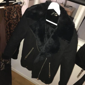  - Snygg jacka från H&M säljes billigt, 50kr+frakt eller hämtas i Stockholm🌸💋