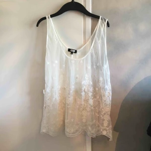  - Gulligt linne från bikbok🌸