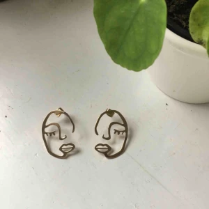  - Jättefina örhängen endast använda 1 gång. JAG STÅR FÖR FRAKT💘💘