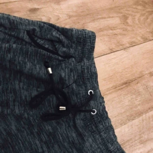  - Skönaaa byxor från Gina!! Köparen står för frakt