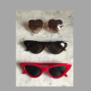  - Solglasögon x 3, nyskick!  150kr för alla 