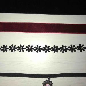  - Jag säljer 4 stycken snygga chockers, 50kr st 150 för alla