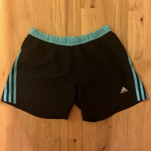  - Adidas shorts (S-M) | Meet ups in Sthlm / post fee not included in price ✨