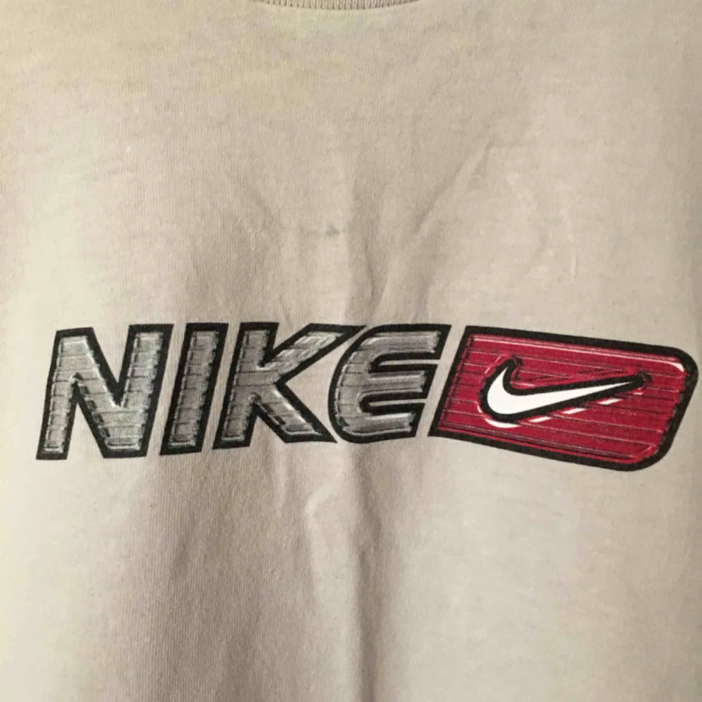 tröja från Nike, köpt på second hand . T-shirts.