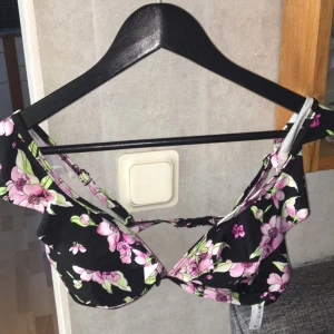  - Bikini top från gina tricot, prislapp kvar 