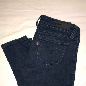  - Levis jeans i nyskick. 