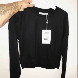  - Tröja som aldrig är använd 