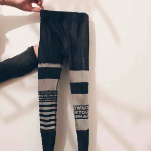  - Träninghtights från REEBOK. Skickas mot frakt eller möts upp i centrala STHLM.