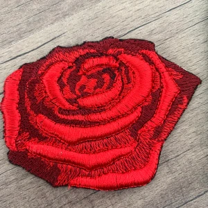 Iron on patch - Brodyr patch som man enkelt kan stryka på textil (ifall man vill kan man även sy på den). Allt jag säljer har jag gjort själv✨🦋 